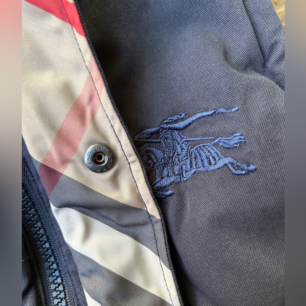Burberry: Kids' Reversible Vest - 8Y - Picture 5 of 13